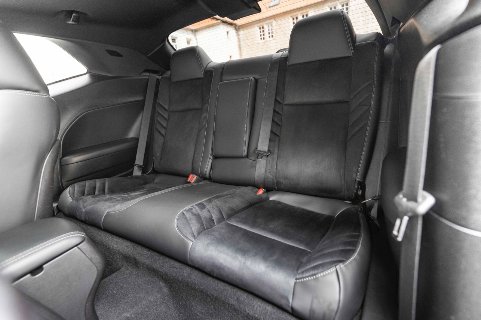 Fahrzeugabbildung Dodge Challenger 5.7L  R/T SHAKER CARPLAY KAM ALPINE