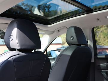 Fahrzeugverkauf 23 Volkswagen Tiguan 1.5 eTSI AHK Pano StHz 19 Zoll