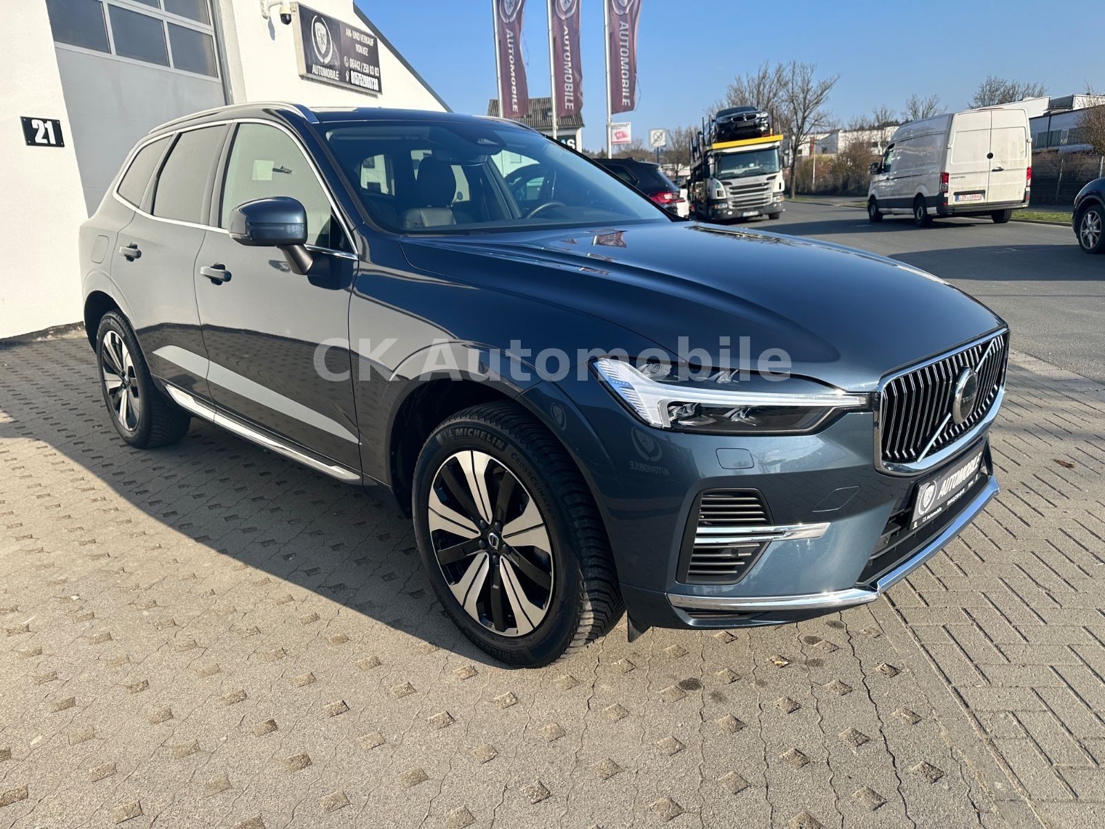Fahrzeugabbildung Volvo XC60 T6 Plus Bright Recharge AWD/Navi/Pano/AHK