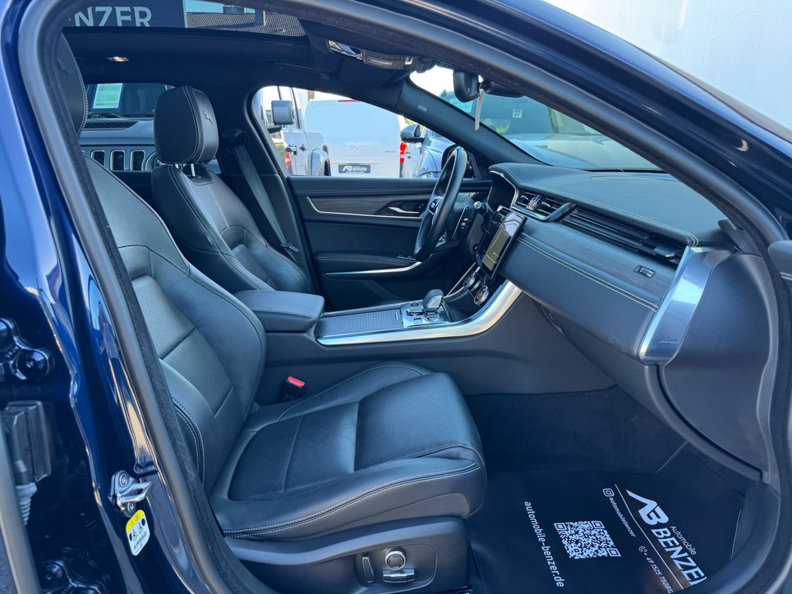 Fahrzeugabbildung Jaguar XF Sportbrake R-Dynamic SE AWD/PANO/KAM/MERIDIAN