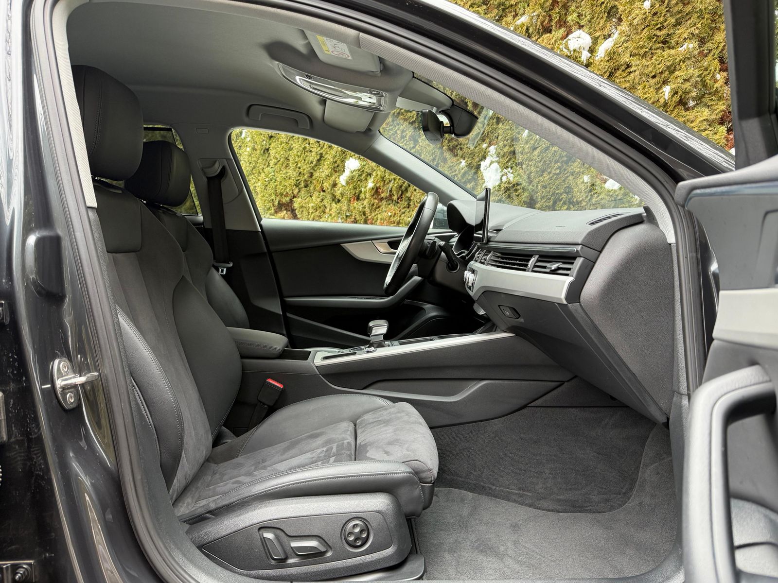 Fahrzeugabbildung Audi A4 Avant 40TDI S-tr LED+NAV+SHZ+AHK+KAM+MEMO+MMI