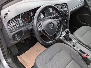 Volkswagen Golf - 6