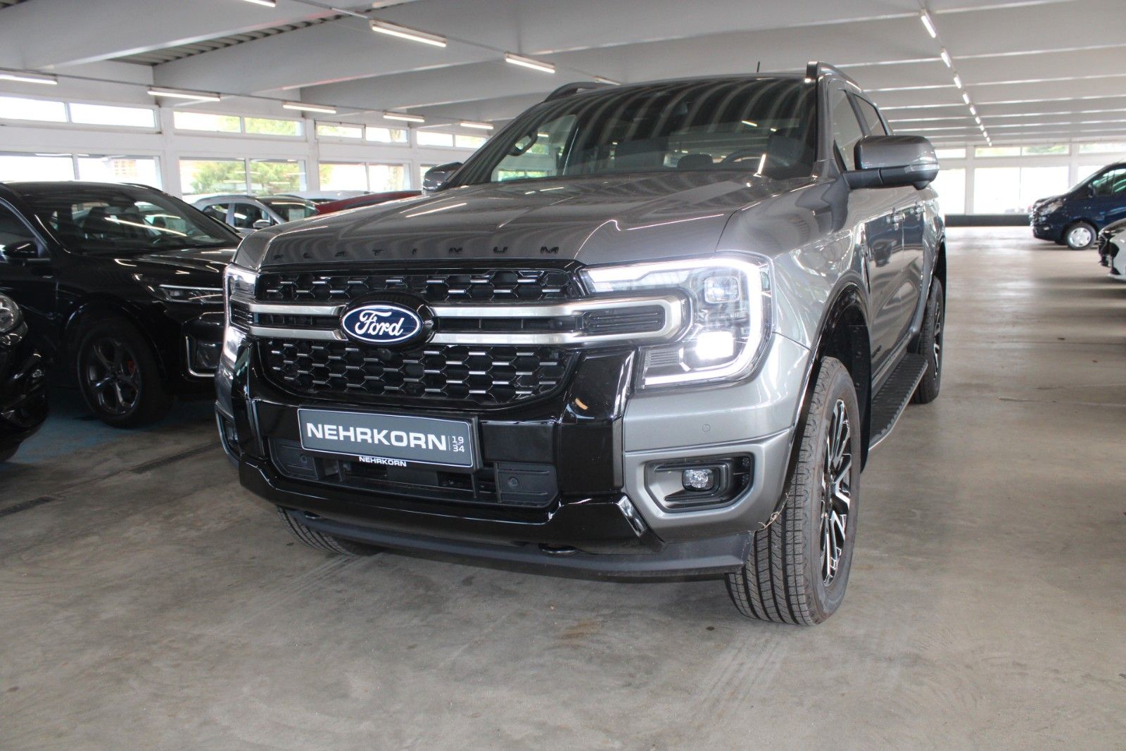 Fahrzeugabbildung Ford Ranger Platinum Automatik LEDER AHK ROLLO STDH