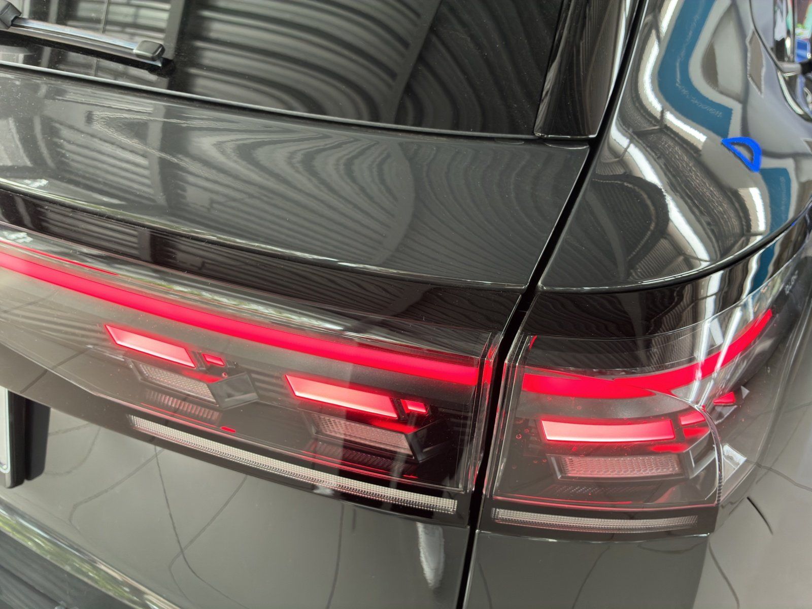 Fahrzeugabbildung Volkswagen Tiguan 2.0 TSI 4Motion W Life 360,AHK,Kamera,LED