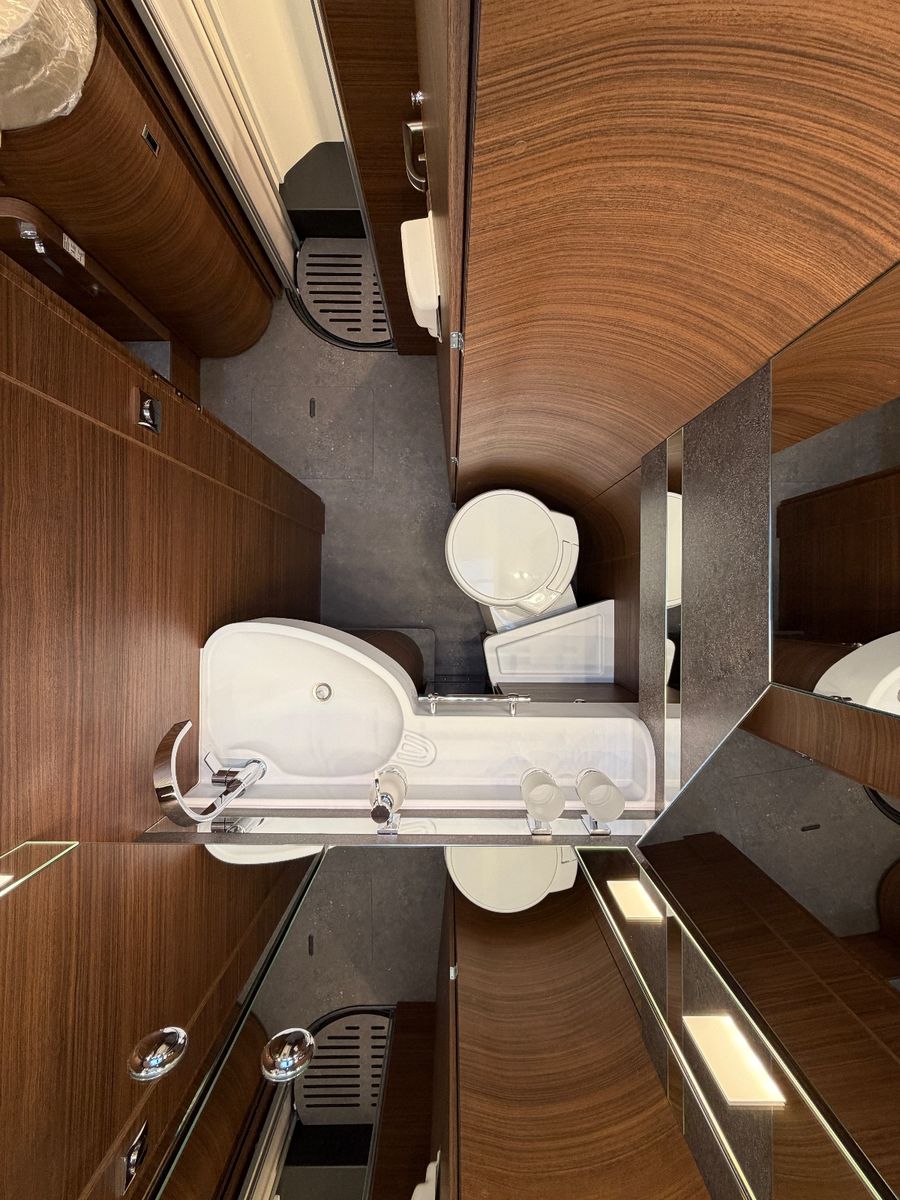 Fahrzeugabbildung Carthago chic c-line 4.9 LE MJ26 Cortina