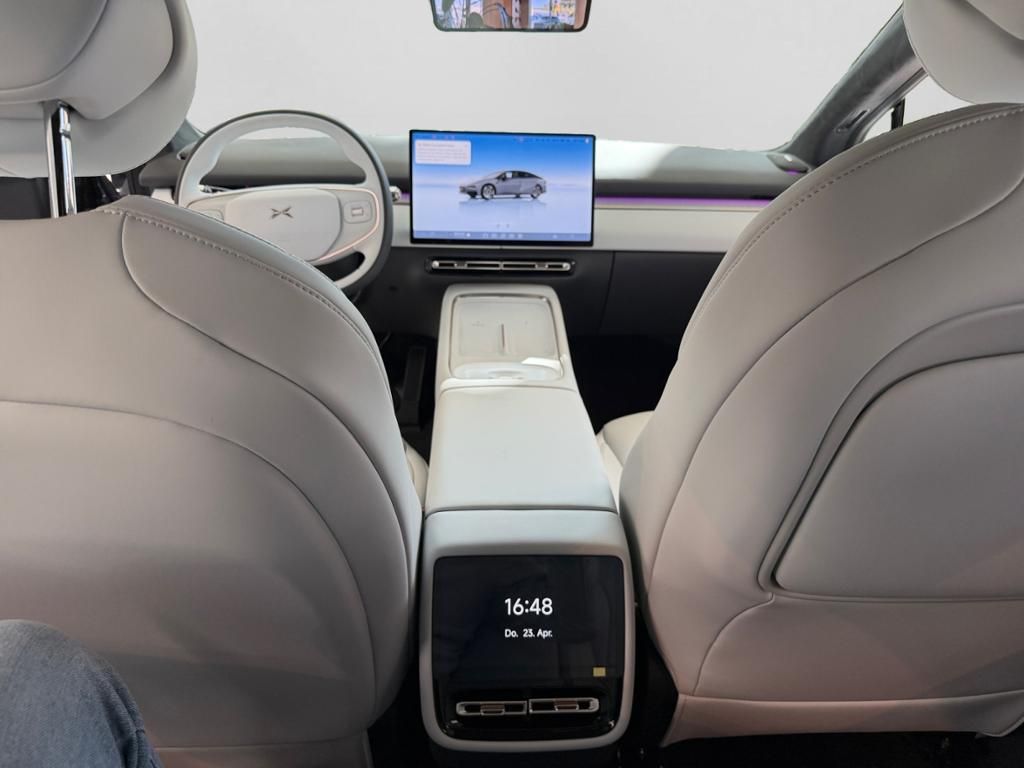XPENG P7