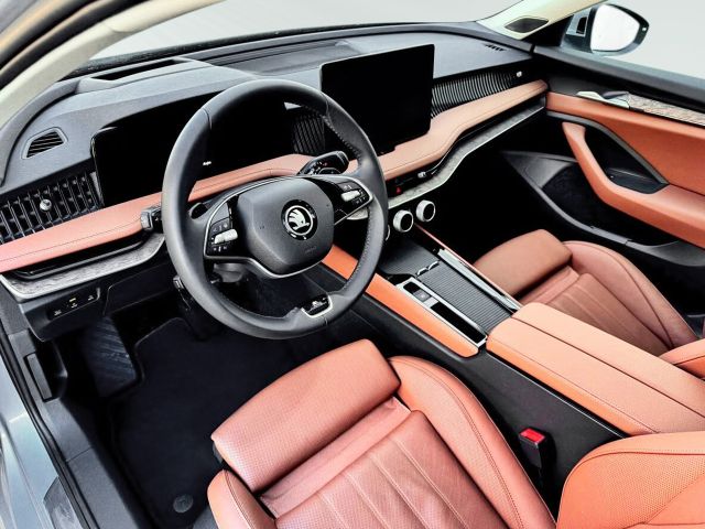 Skoda Superb Combi L&K PANO LuftLeder Travel AHK 360°