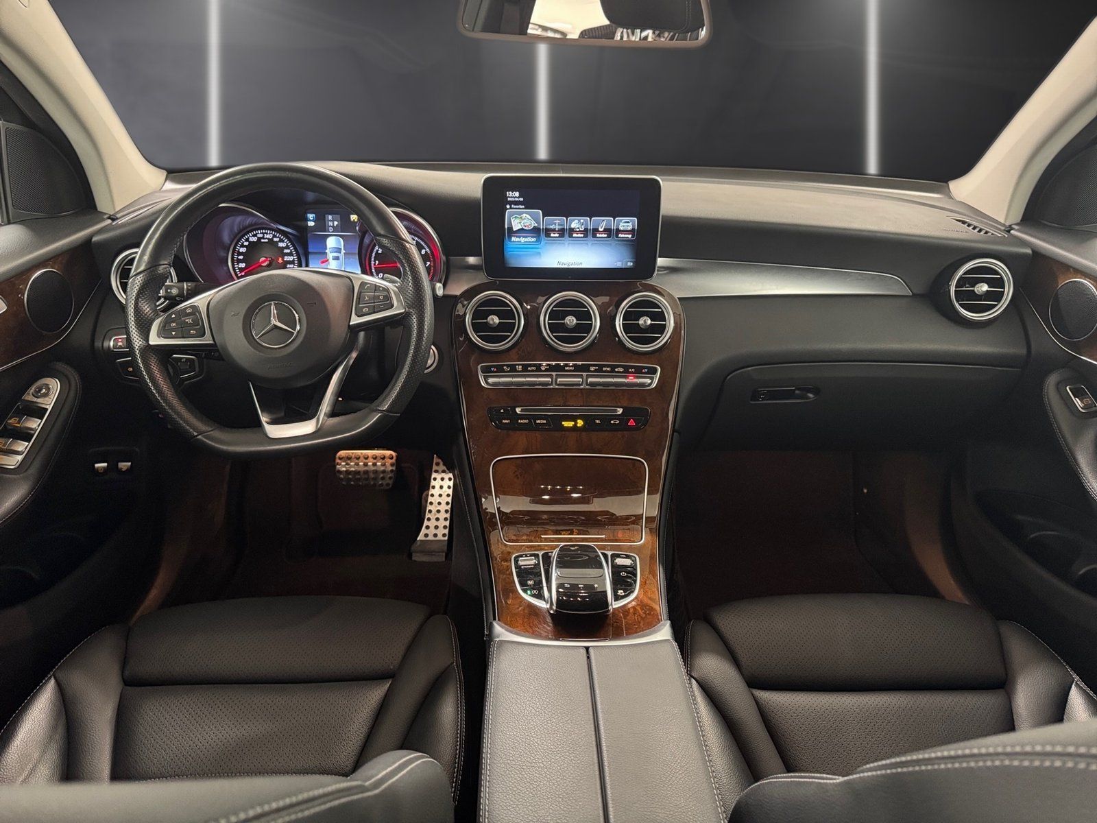 Fahrzeugabbildung Mercedes-Benz GLC 250 4M AMG*Distronic*LED*Comand*AHK*360*Totw