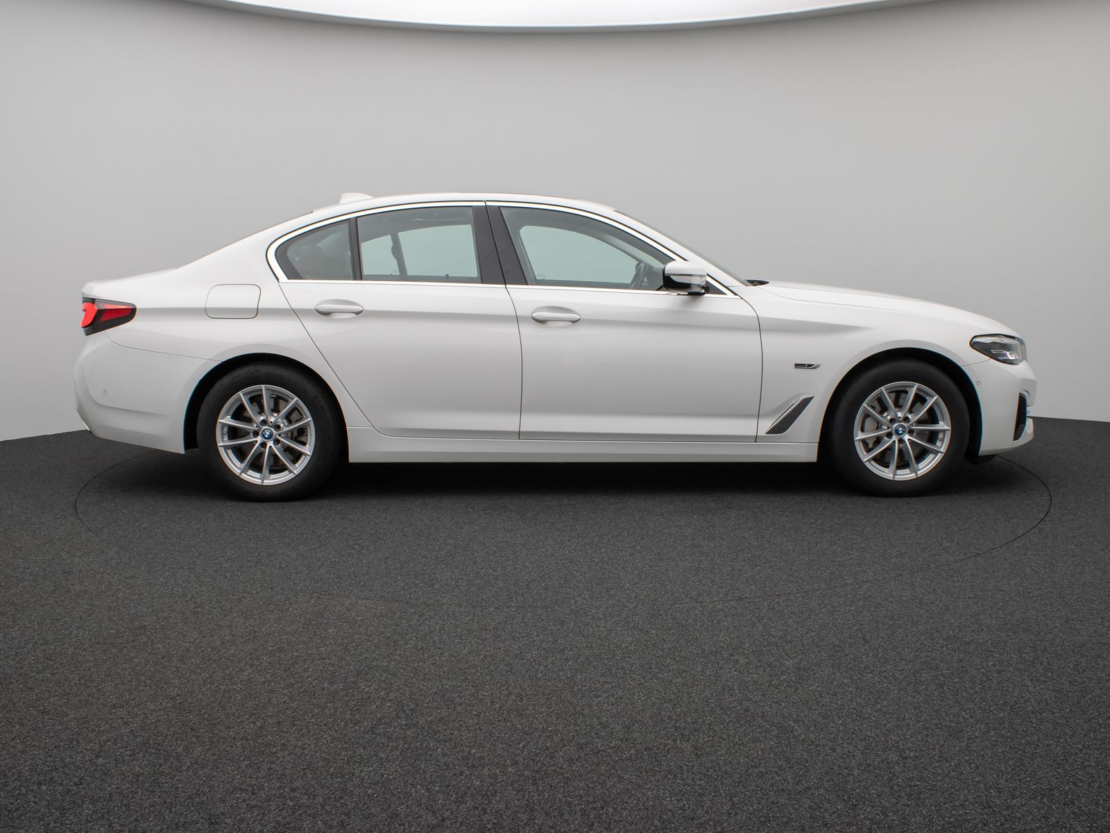 Fahrzeugabbildung BMW 520e Glasdach Kamera DAB H/K DispKey Sport Alarm