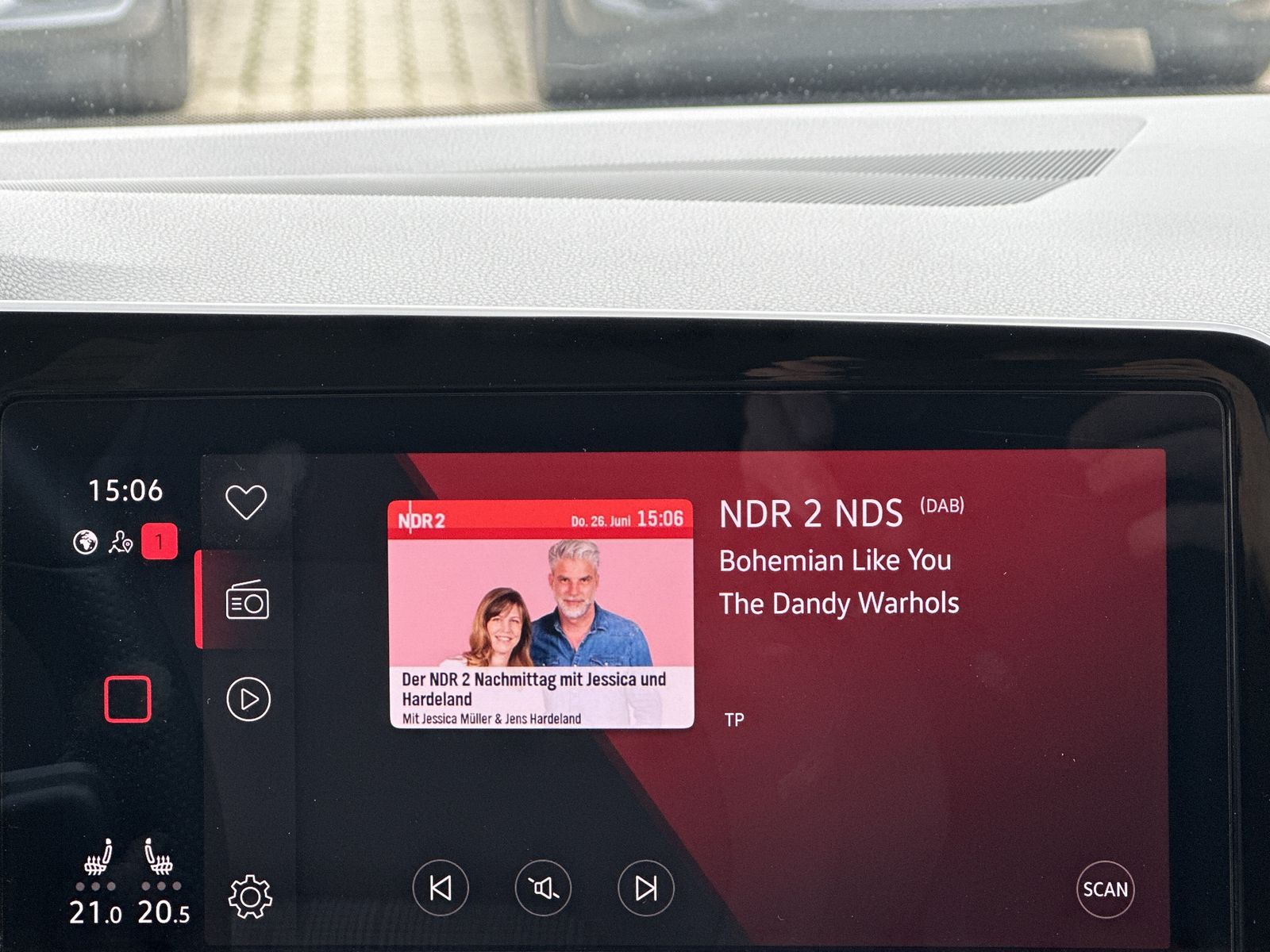 Fahrzeugabbildung Volkswagen Golf 2.0 TSI GTI DSG NAV+LED+ACC+PANO+AHK+KAMERA