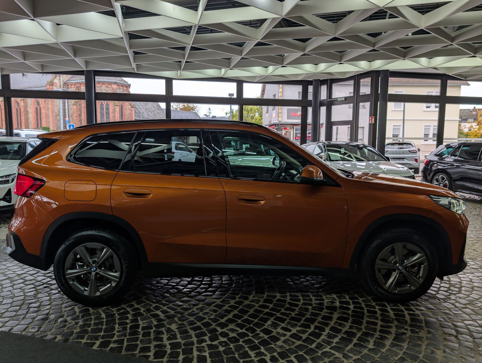 Fahrzeugabbildung BMW X1 20 i sDrive SPORT SHADOW PANO AHK LED AHK ACC