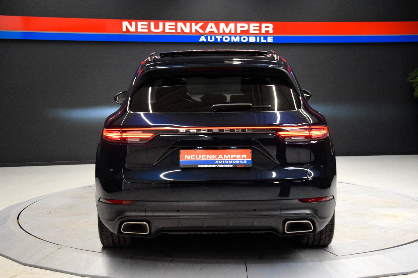 Fahrzeugabbildung Porsche Cayenne E-Hybrid Pano. ACC Matrix. Bose Approv.