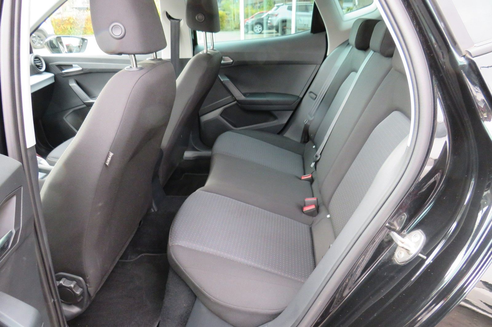 Fahrzeugabbildung SEAT Arona Style DSG LED NAVI DAB GRA PDC 1.HD