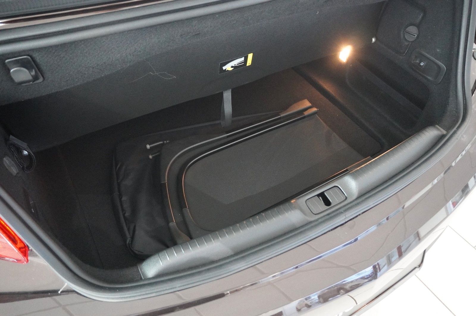 Fahrzeugabbildung Opel Cascada 1.4T EDITION SPORT/SHZ/TEMP/USB/BI-COLOR