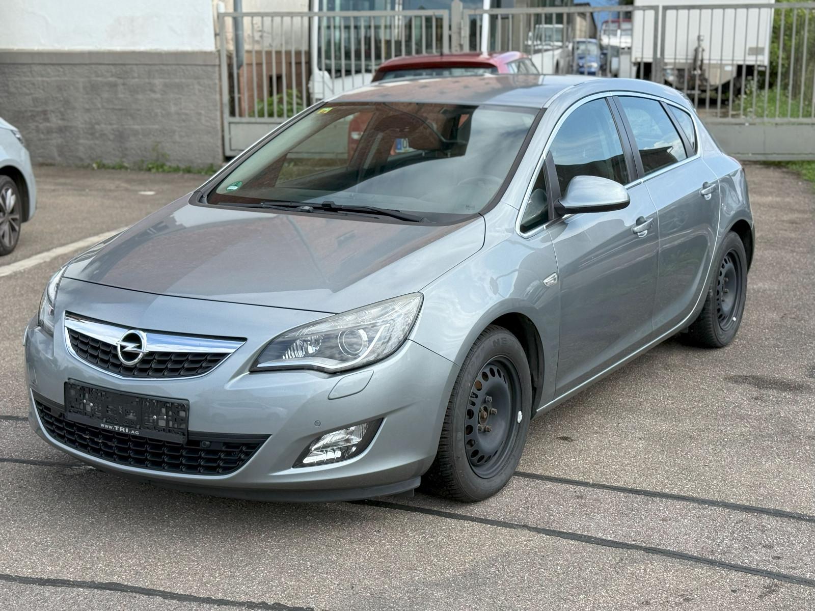 Opel Astra J Lim. 5-trg. Sport