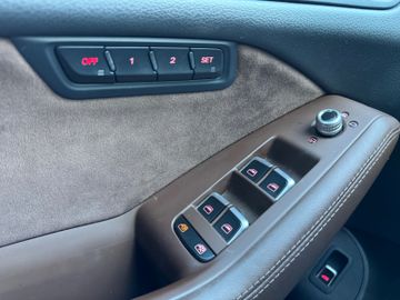 Audi Q5 2.0 TDI  Quattro Automatik+Leder+AHK, Bild 22