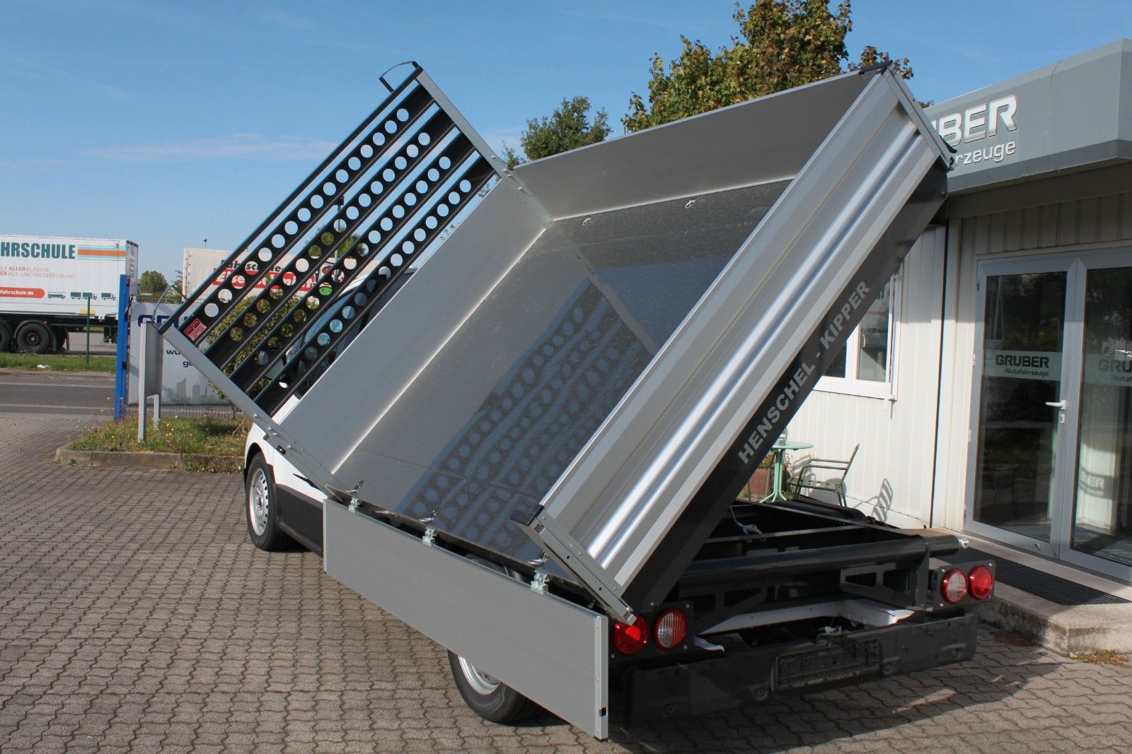 Fahrzeugabbildung Iveco eMoovy 35F16E Kipper