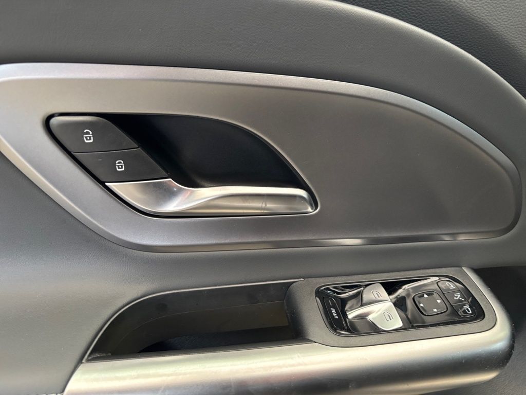 Fahrzeugabbildung Mercedes-Benz GLB 200 +AHK+