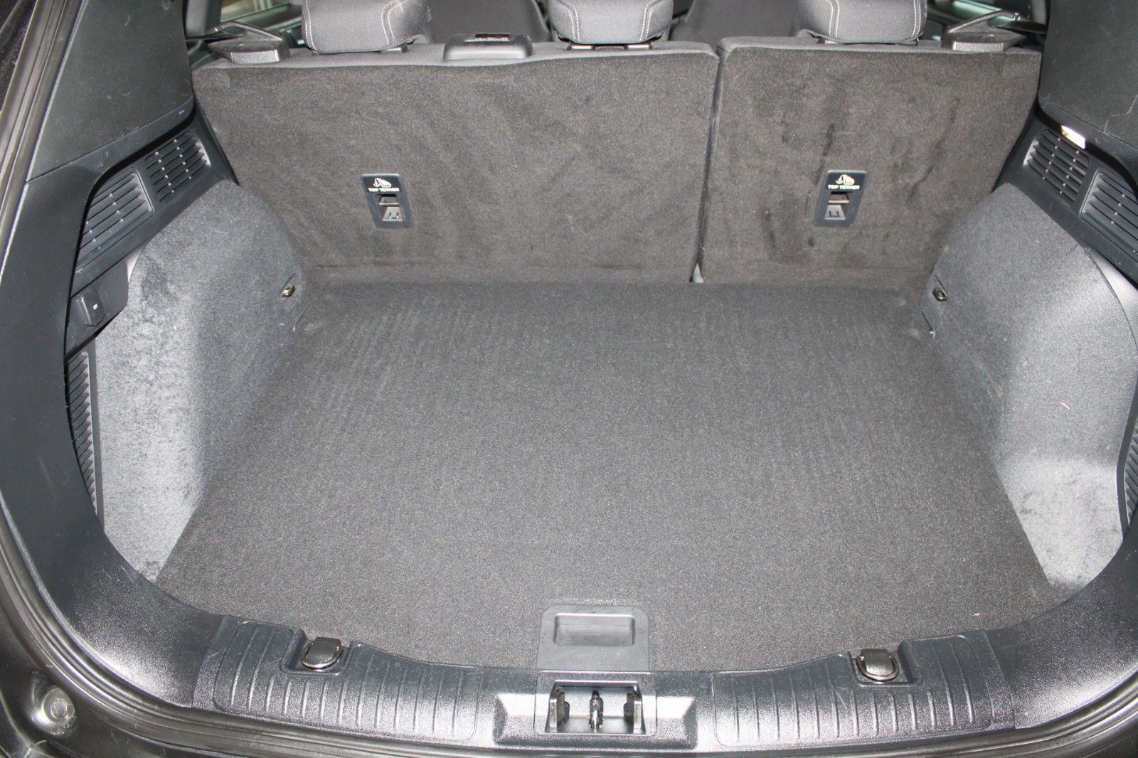 Fahrzeugabbildung Ford Kuga 1.5 EcoBlue Cool & Connect NAVI WinterPaket