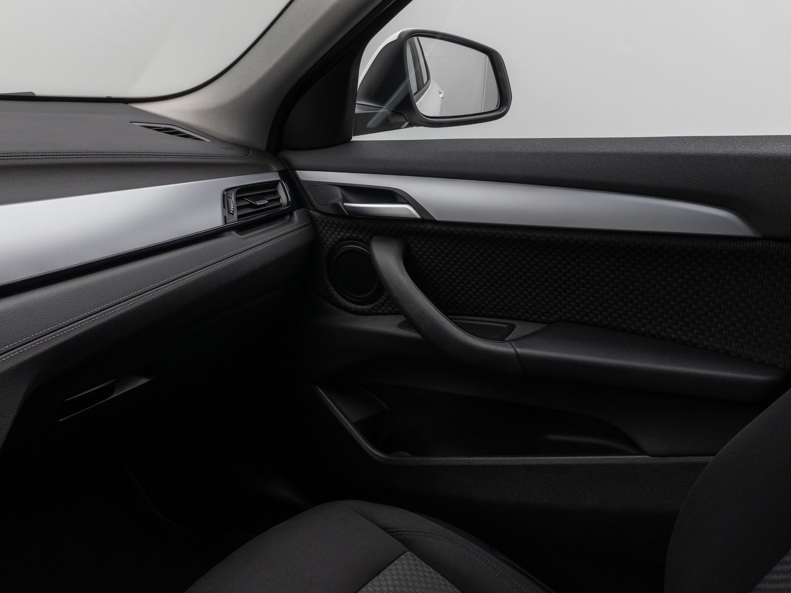 Fahrzeugabbildung BMW X2 xD25e DAB Navi Parkassist Geschwindigkeitsreg