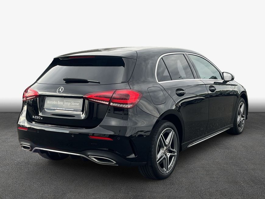 Mercedes-Benz A 250 e AMG MBUX-High Ambiente LED imagem 2