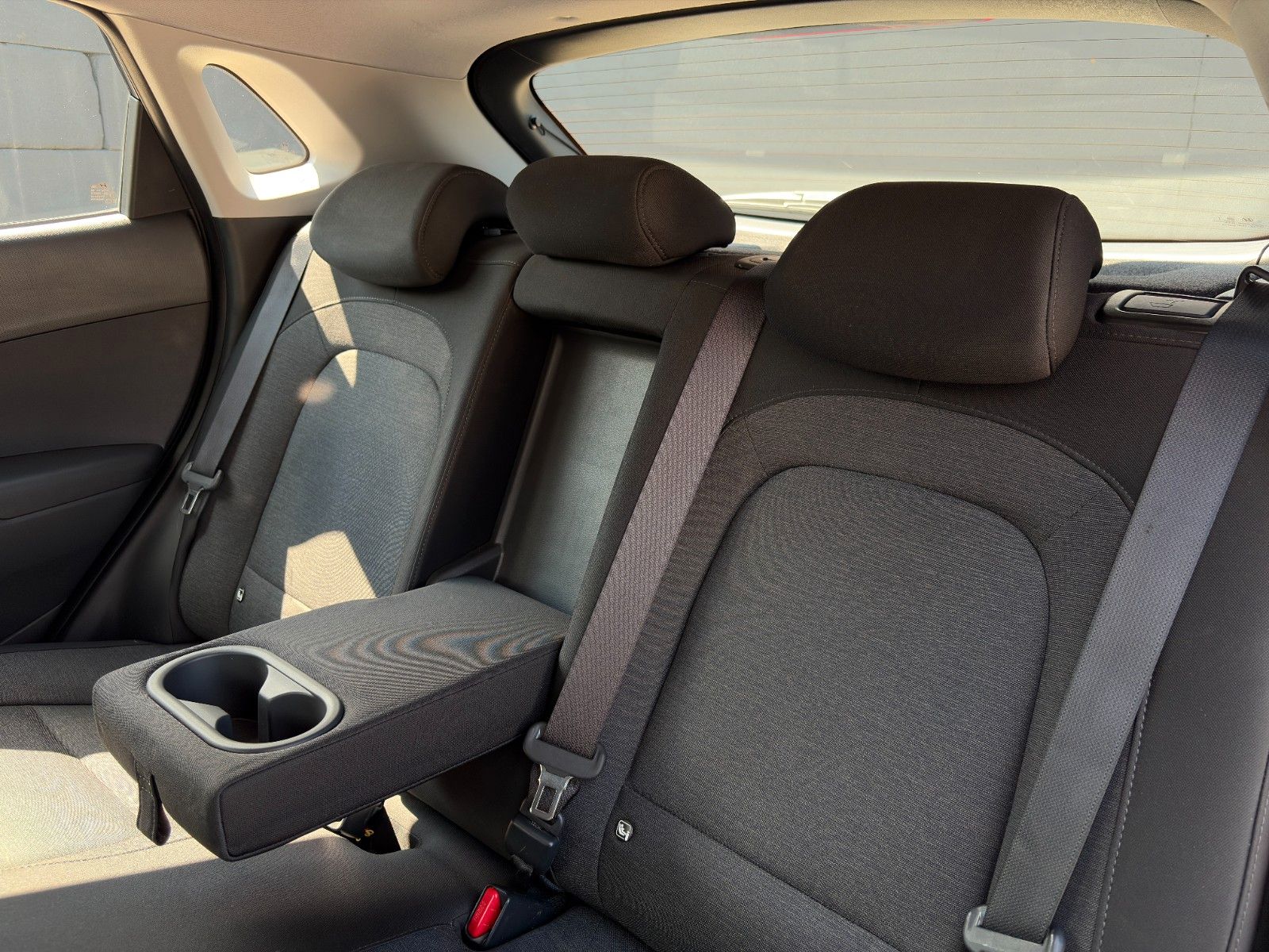 Fahrzeugabbildung Hyundai KONA E Select CarPlay Kamera LHZ SHZ ACC KZG