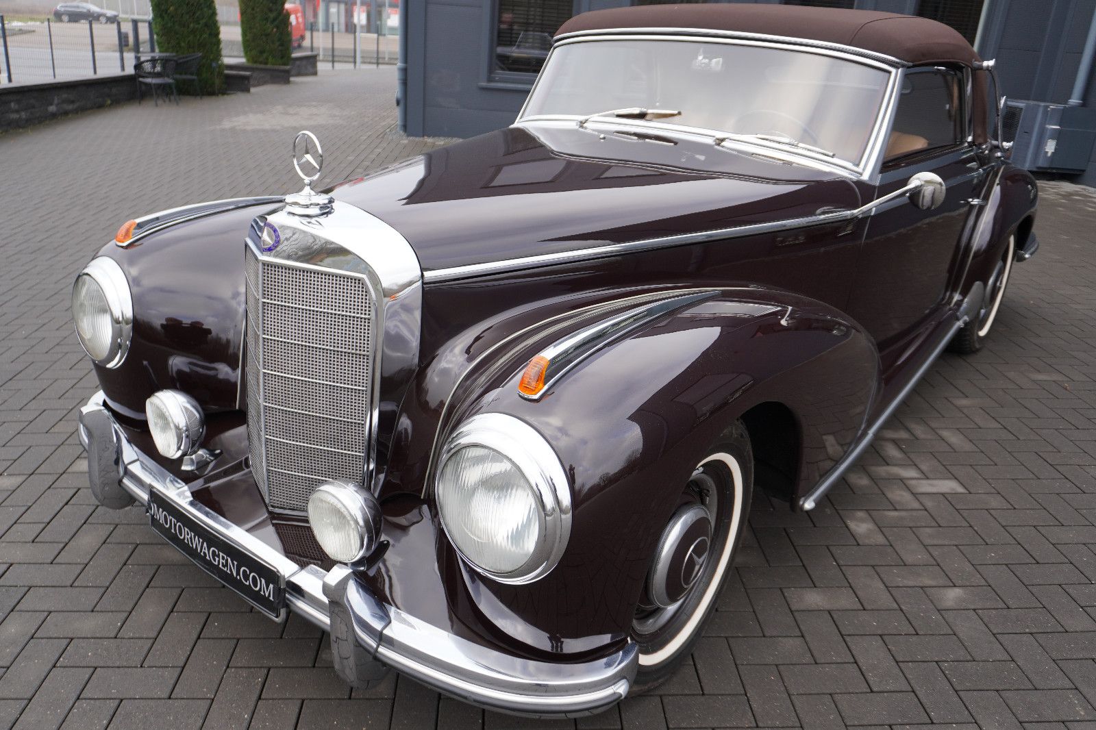 Fahrzeugabbildung Mercedes-Benz 300 S Cabriolet W 188