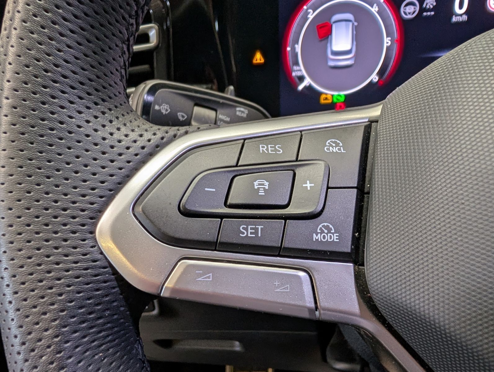 Fahrzeugabbildung Volkswagen Tiguan 2.0TDI R-Line 4M Pano H/K AHK Matrix 20"