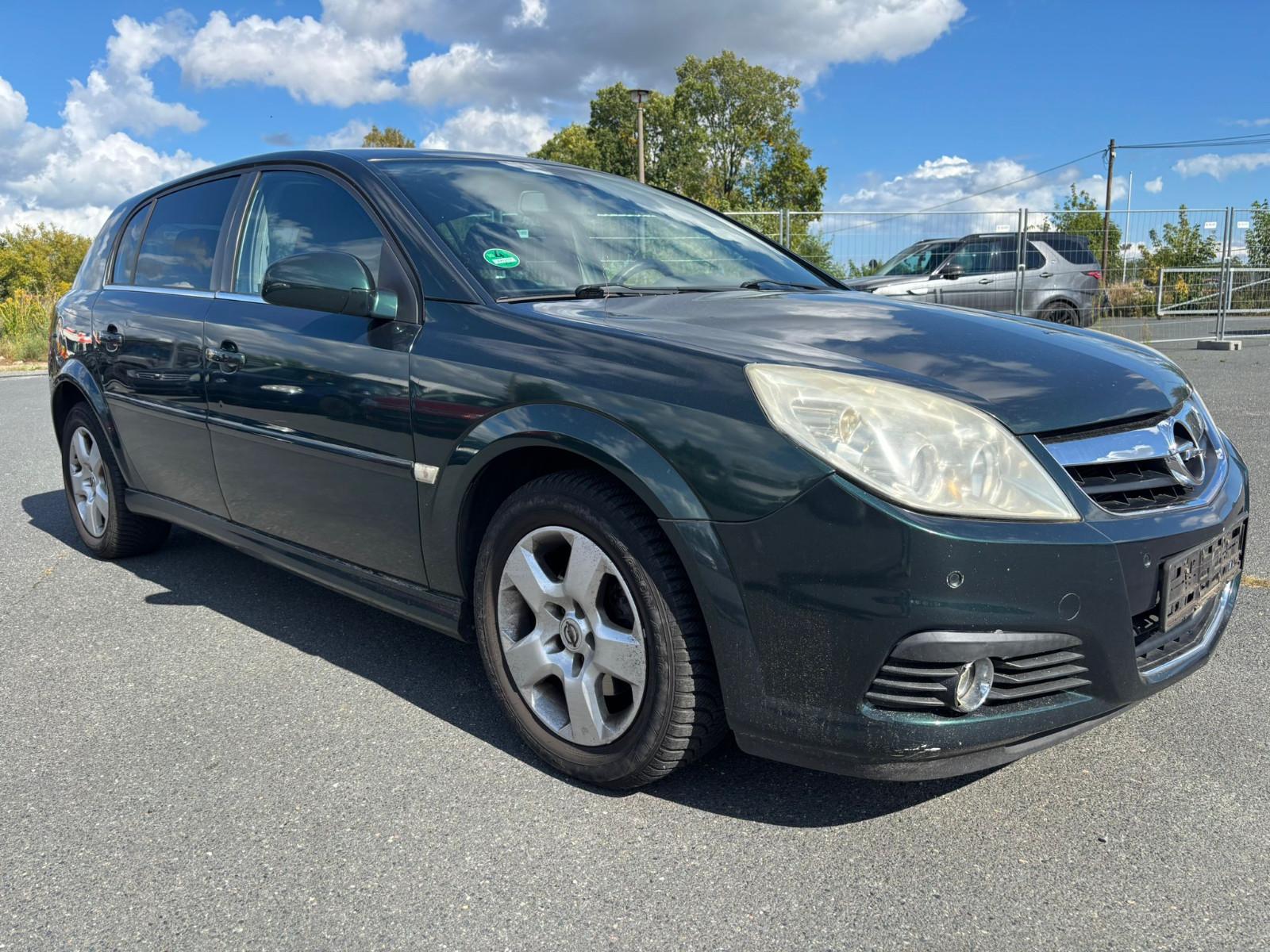 Opel Signum 2005 — rear view