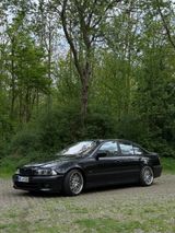BMW 525i M Sport + Glasdach + DSP HiFi + 8-fach - BMW 525 aus 2001: D