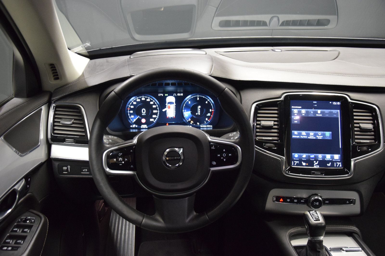 Fahrzeugabbildung Volvo XC 90 Momentum AWD ACC HUD PANO VZE Vollleder
