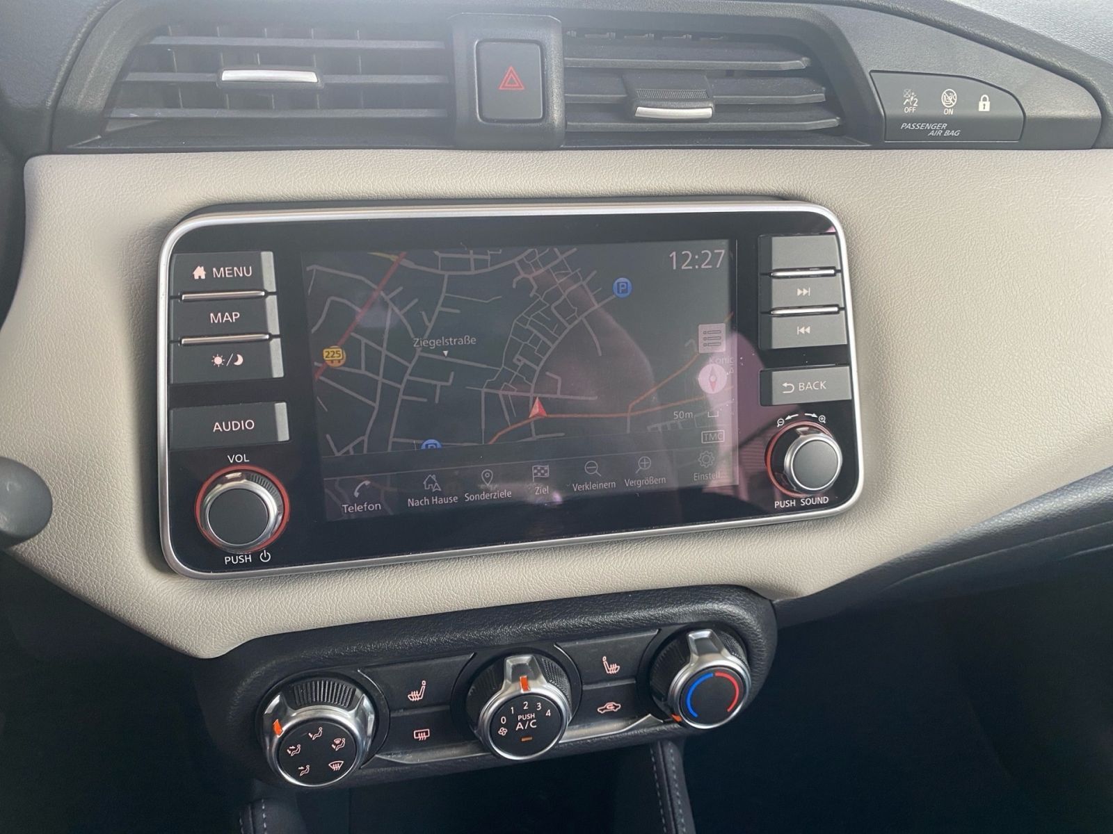 Fahrzeugabbildung Nissan Micra 1.0 IG-T Kiiro*Navi*DAB*Alu*Sitzhg*PDC*+WR