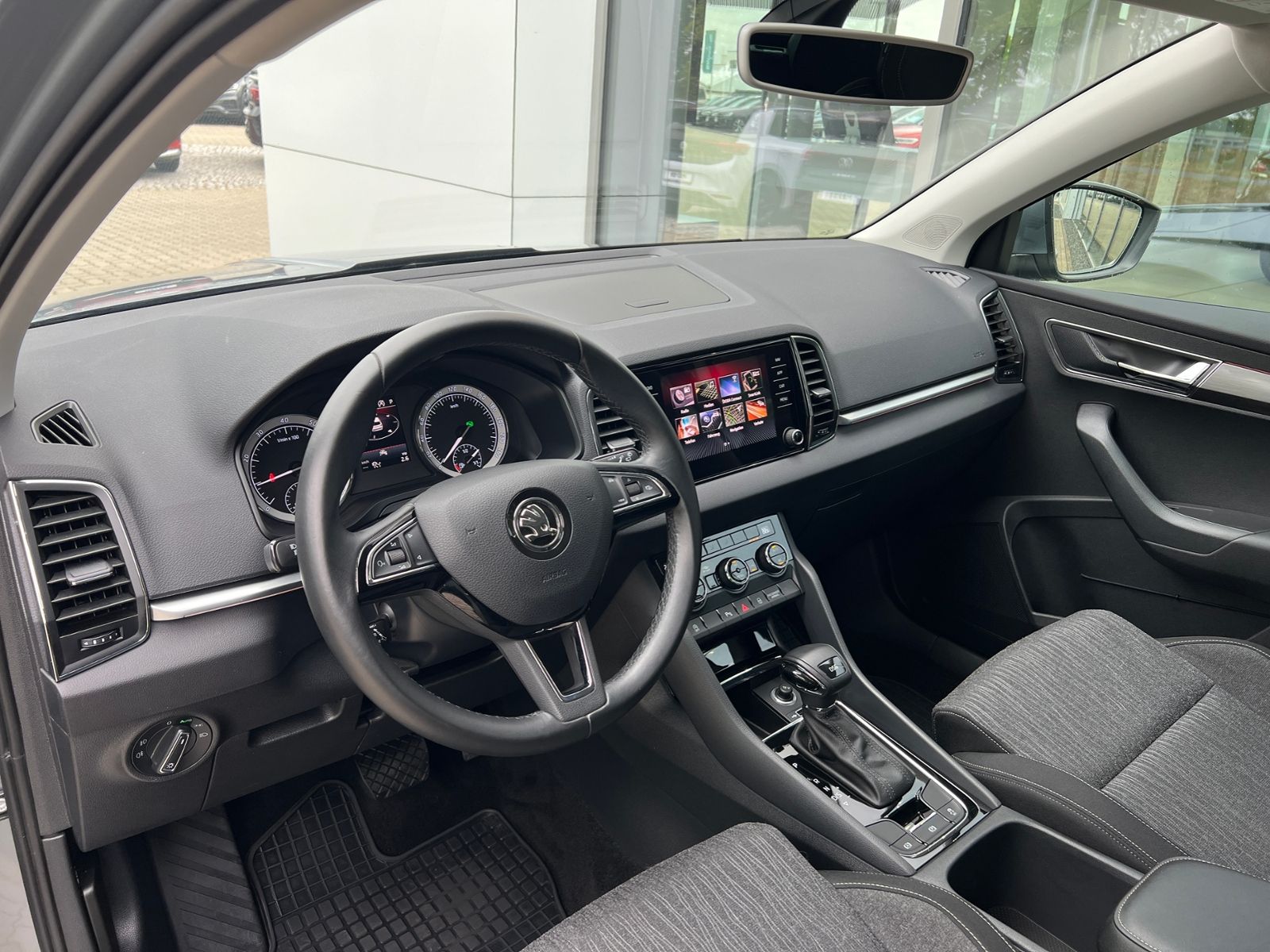 Fahrzeugabbildung SKODA Karoq Style 1.5 TSI DSG *AHK, LED, SmartLink, Ka