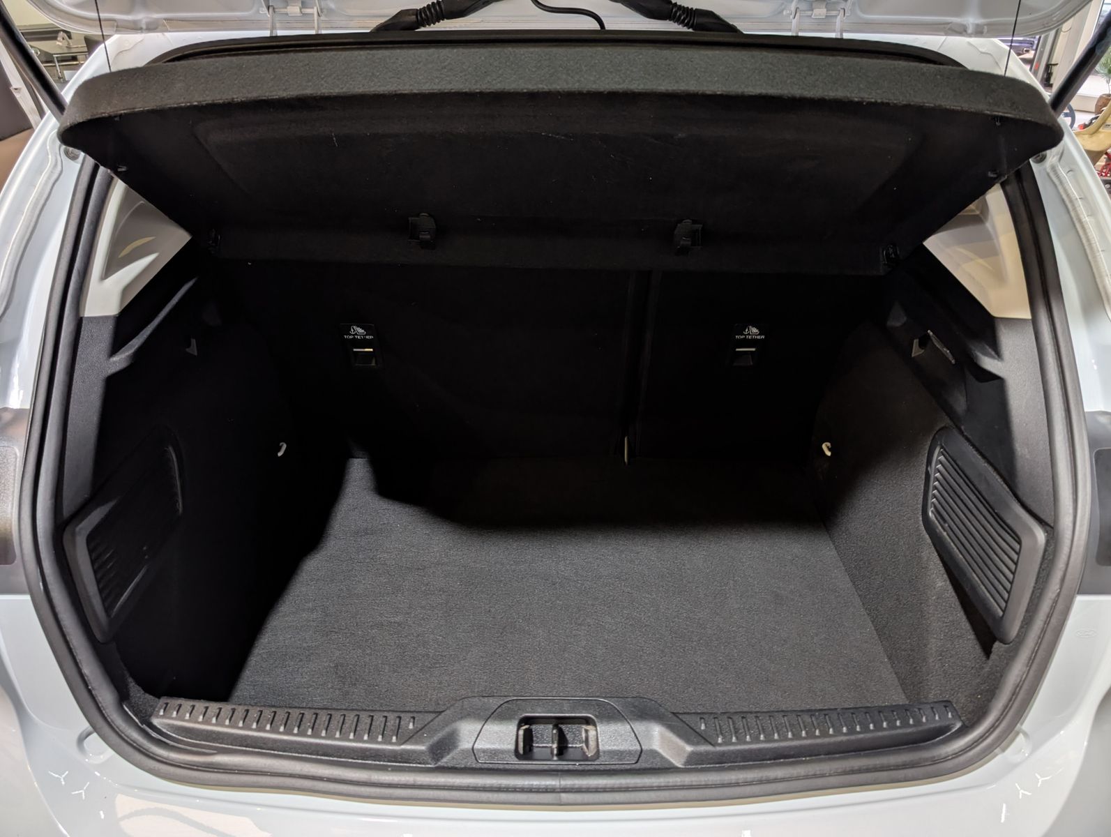 Fahrzeugabbildung Ford Focus Limo EB Active SHz LED Navi ACC Kamera 17"