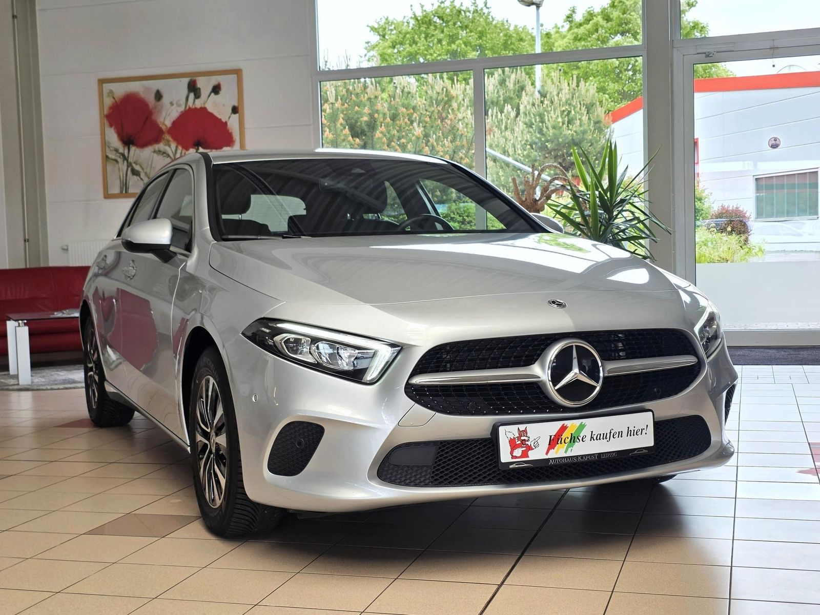 Fahrzeugabbildung Mercedes-Benz A 200 /LED/Navi/MBUX/DAB/VZE/Park-As./Induktion
