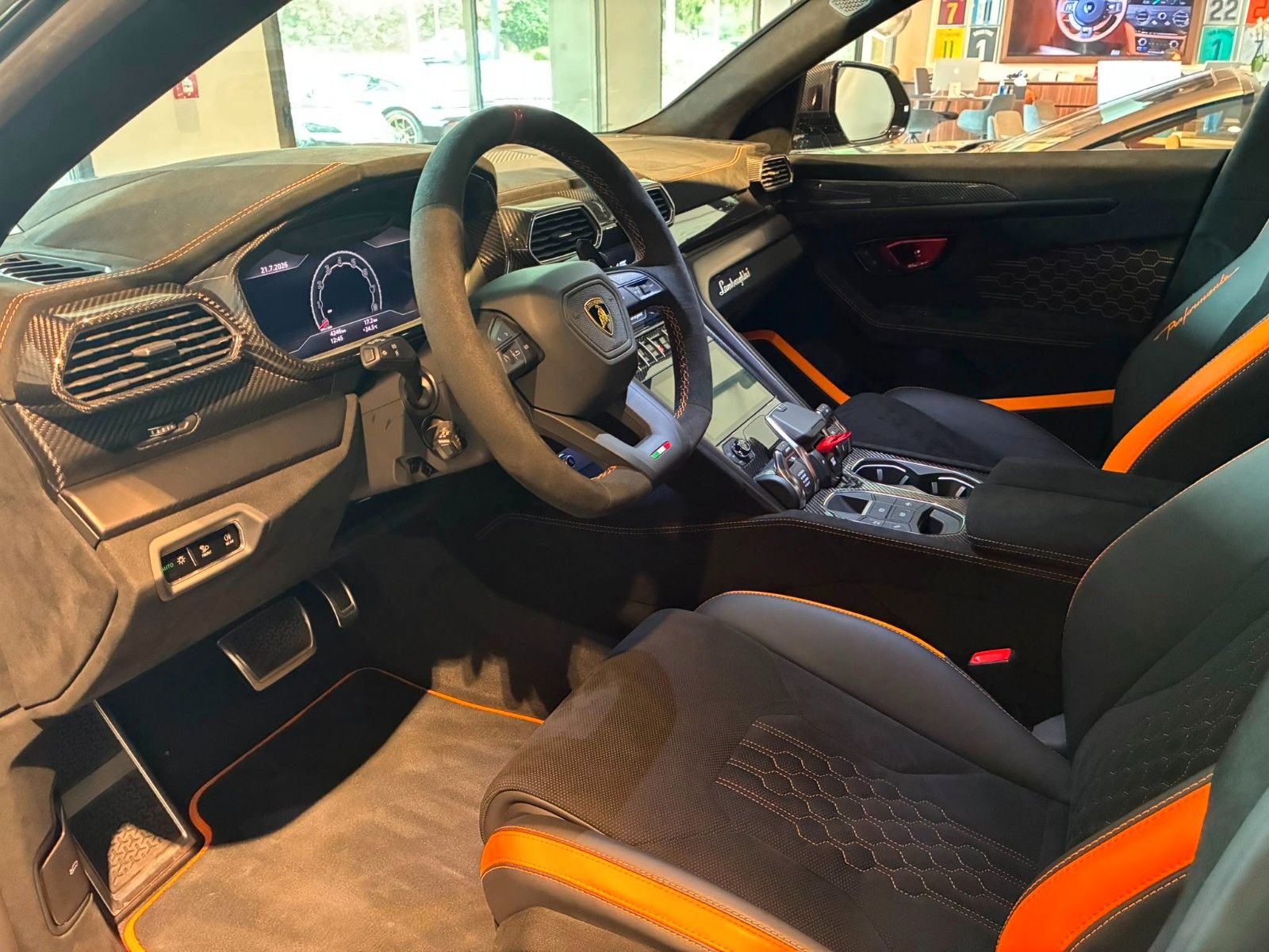 Lamborghini URUS PERFORMANTE - FULL CARBON - BANG & OLUFSEN imagem 3