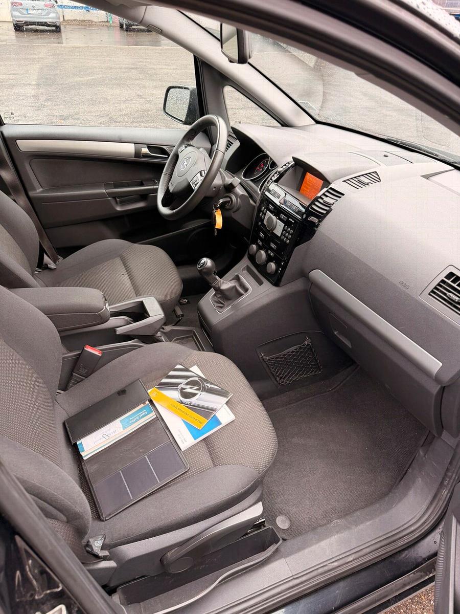 Opel Zafira 2012 — photo 6