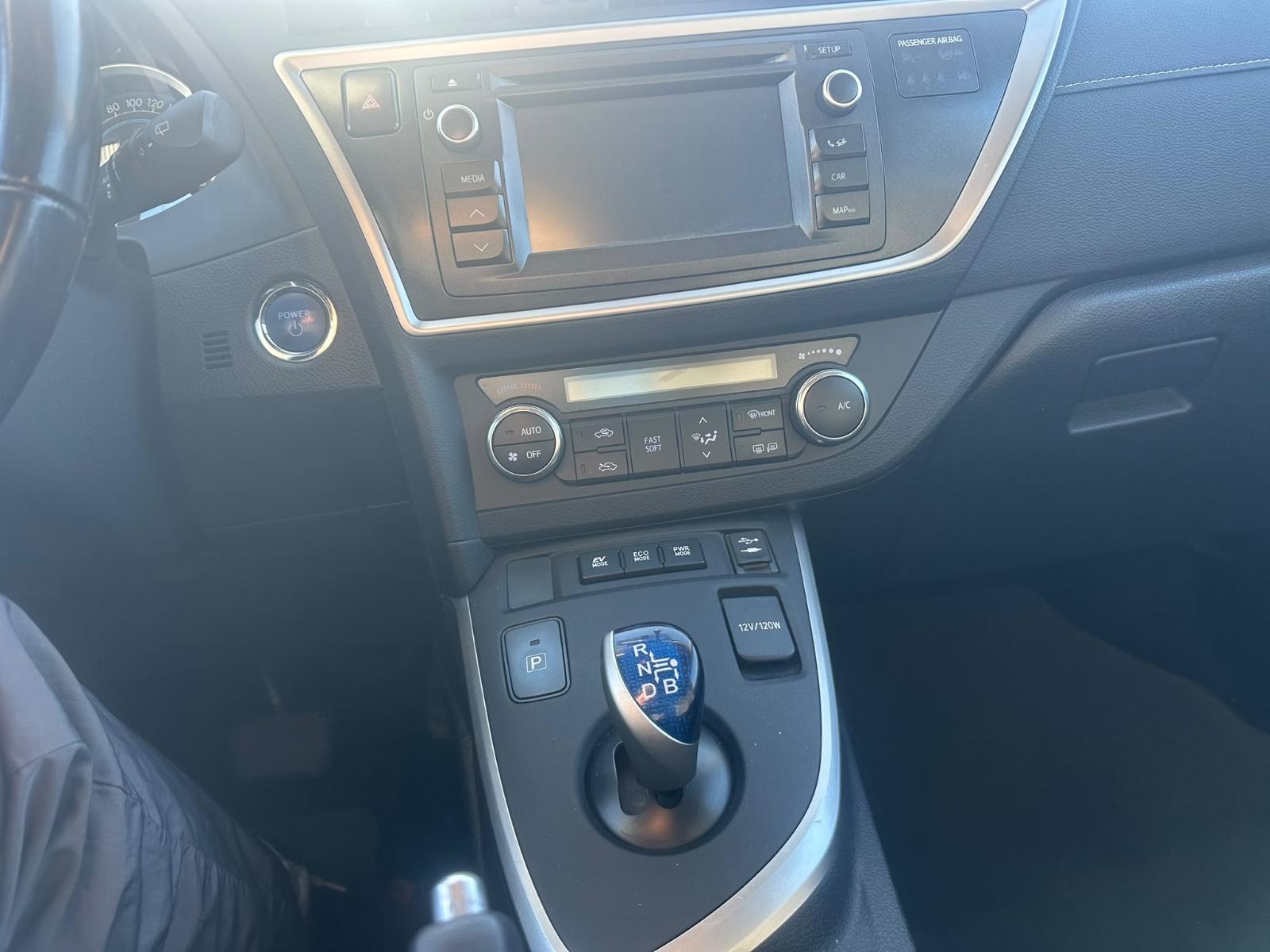 Toyota Auris 2014 — photo 9