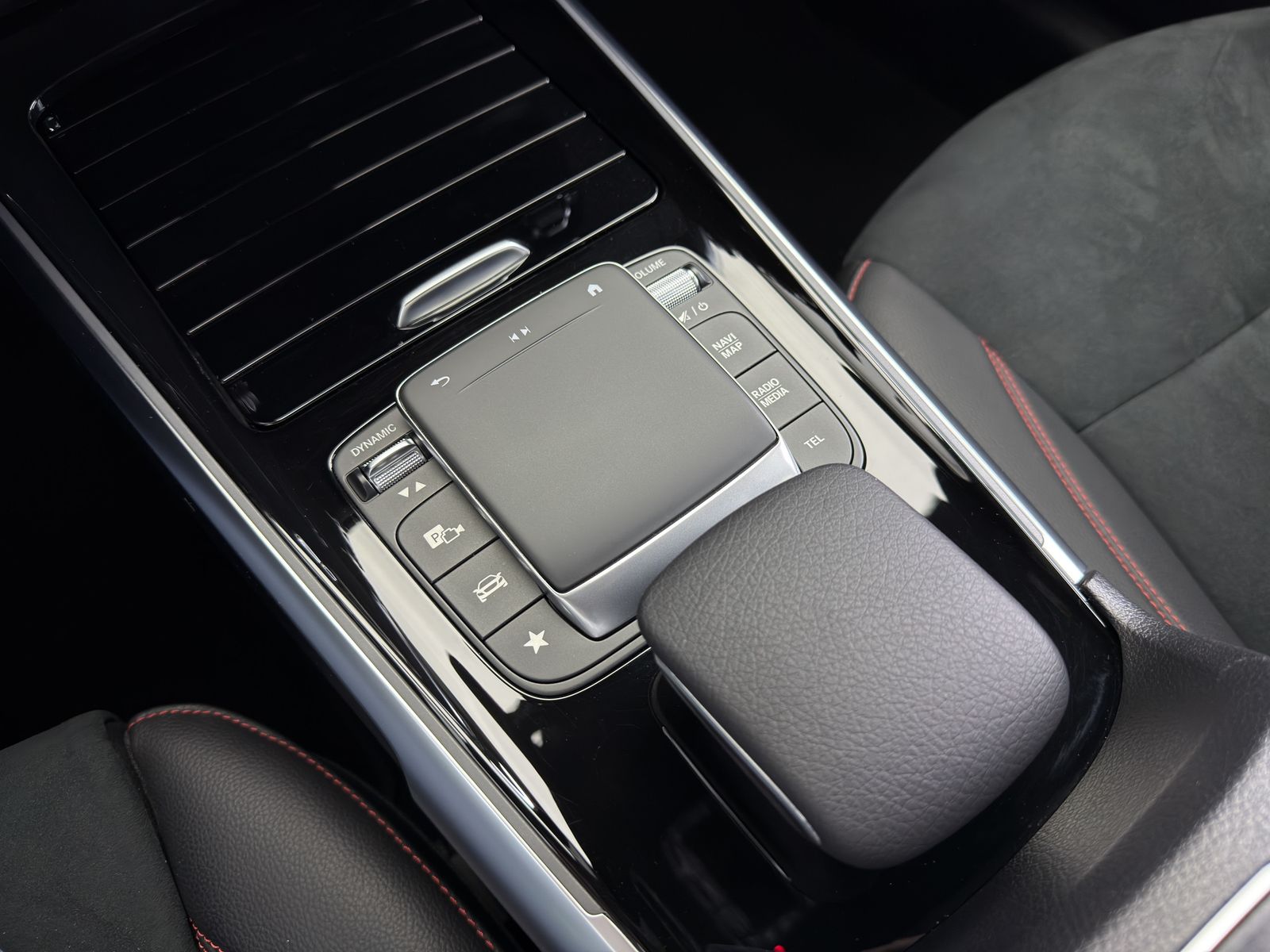 Mercedes-Benz GLB 220 d 4Matic 2.Hand AMG Line Pano AHK LED foto 24