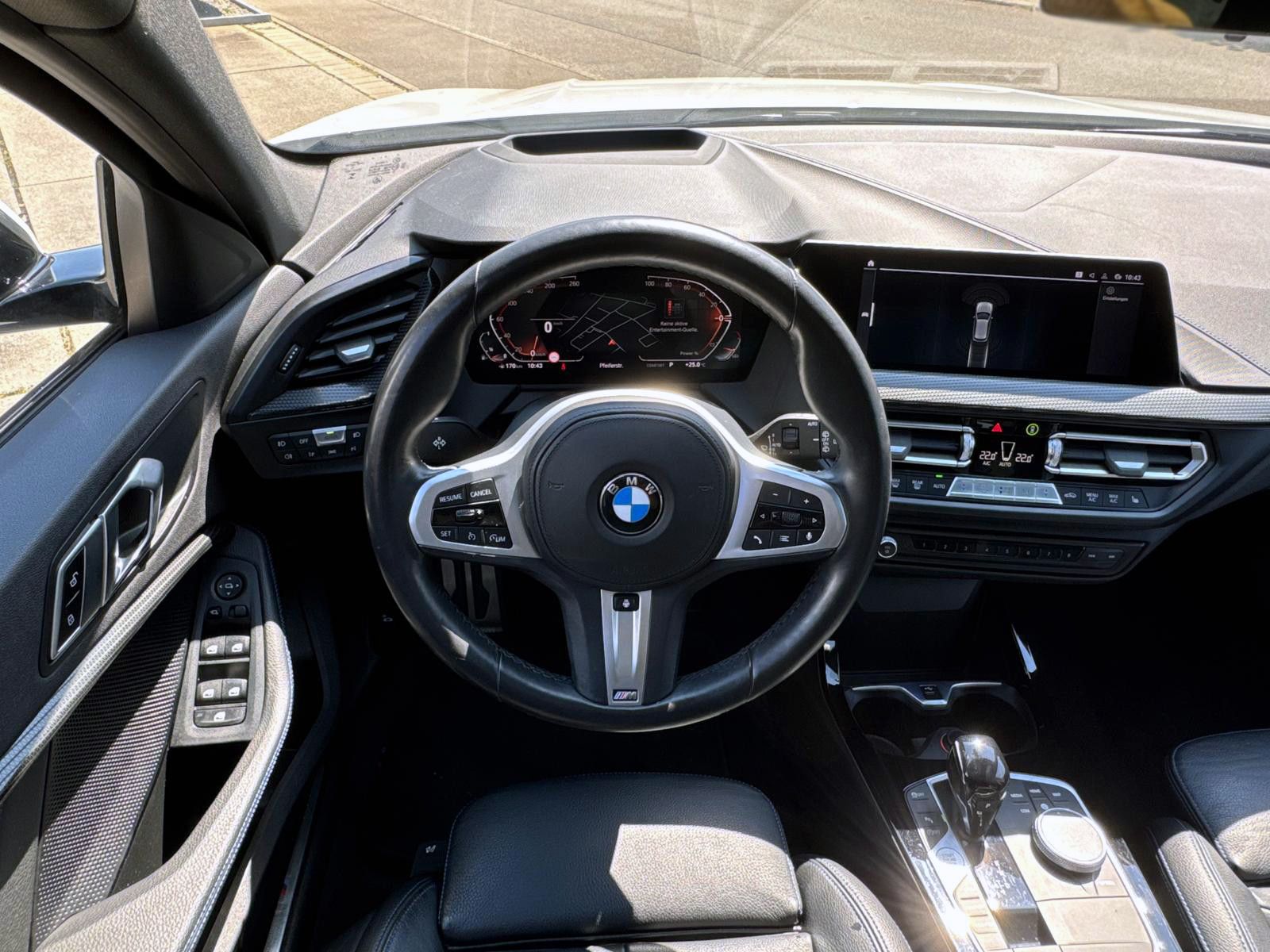 Fahrzeugabbildung BMW 118i M-Sport Steptr. LED HUD PANO PDC CarPlay BT