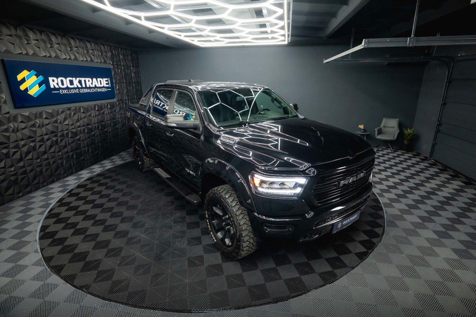 Fahrzeugabbildung Dodge RAM 5.7 V8 HEMI 4x4 OFFROAD Night-Paket *LED*