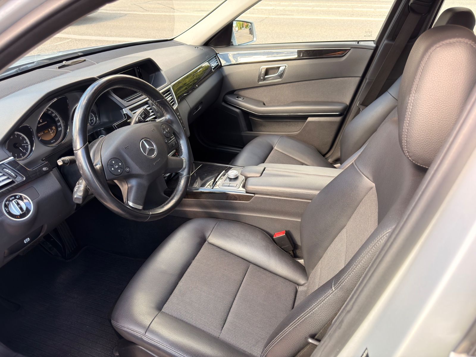 E 220 *Xenon*Klimatr.*Sitzhz*PDC*Navi*S.W*ALU*