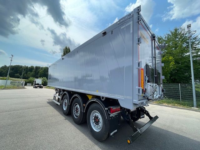 Fahrzeugabbildung Wielton Bulk Master 3-Achs-Kippsattelauflieger 47 cbm