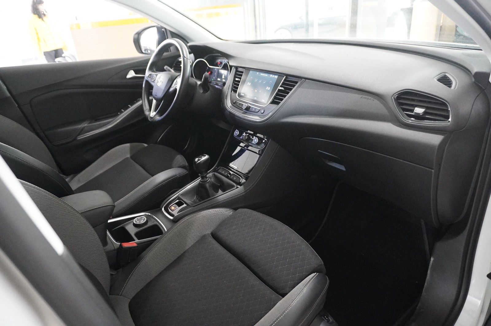 Fahrzeugabbildung Opel Grandland (X) 1.2T INNOV. NAVI/LED/KAMERA/PANO.