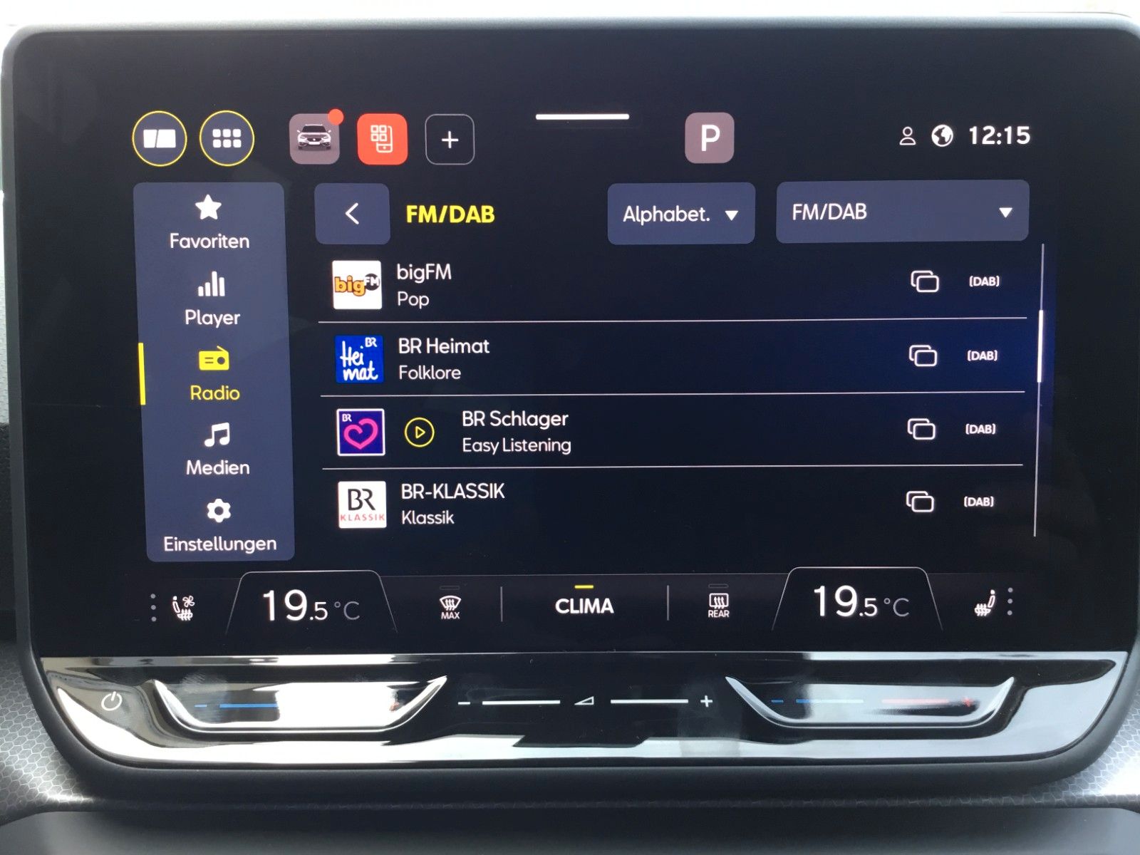 Fahrzeugabbildung SEAT Leon 1.5 eTSI Style DSG Sportstourer+LED+ACC+AHK