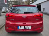 Hyundai i20 1.2 YES! Silver 62kW YES! Silver - gebrauchte Hyundai i20 aus dem Jahr 2015