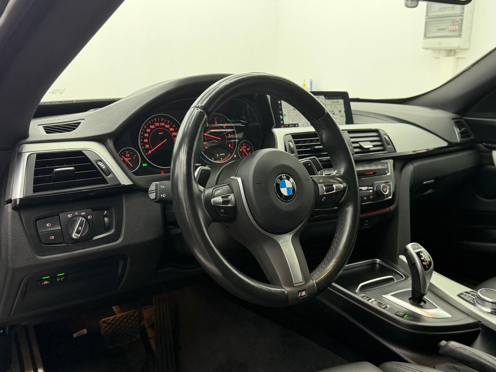 Fahrzeugabbildung BMW 320d xDrive GT M-SPORT/PANO/LEDER/HUD/AHK/AD LED