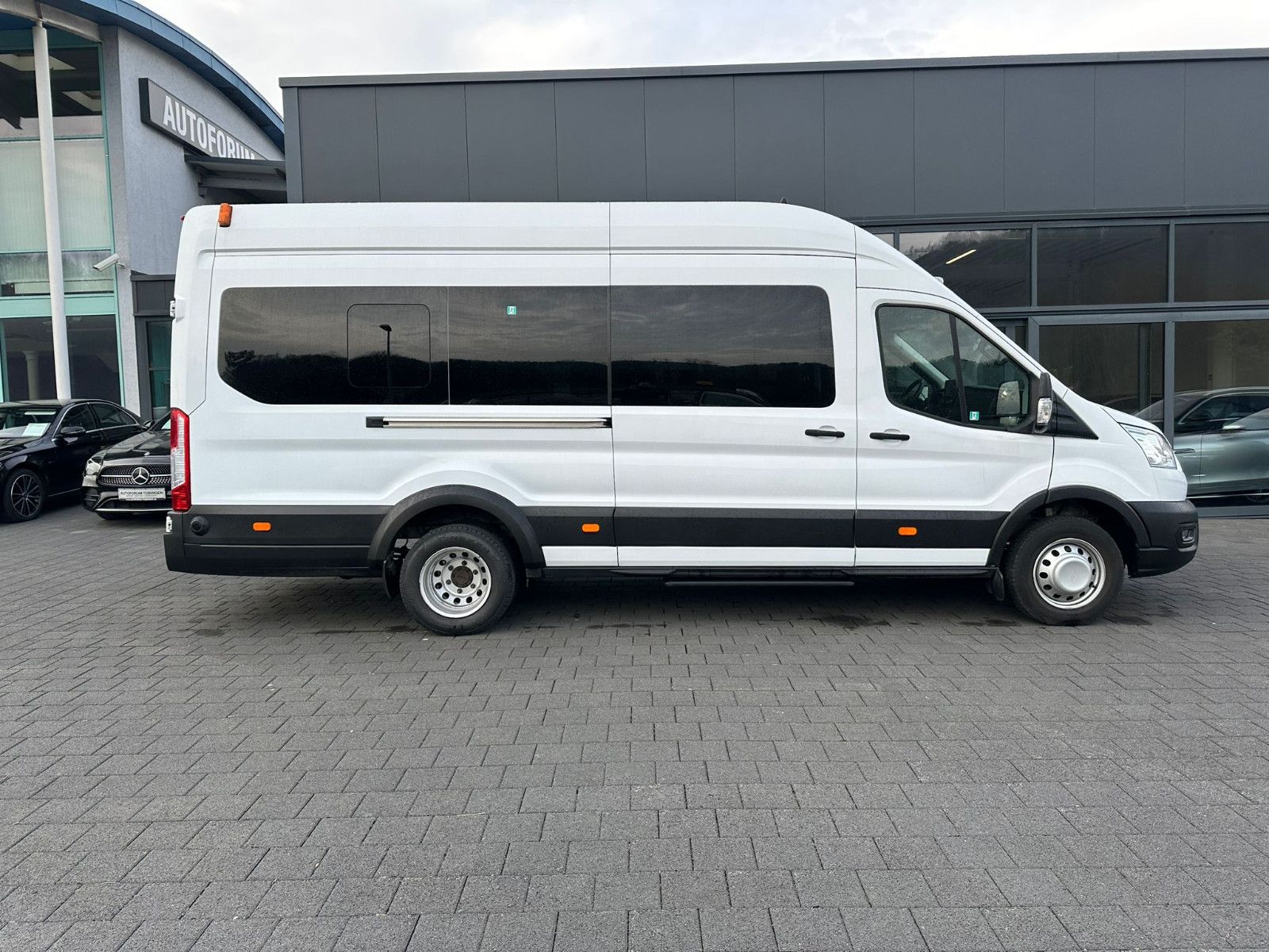 Fahrzeugabbildung Ford Transit 460 L4H3 MiniBus*17 Sitzer*ACC*KLIMA