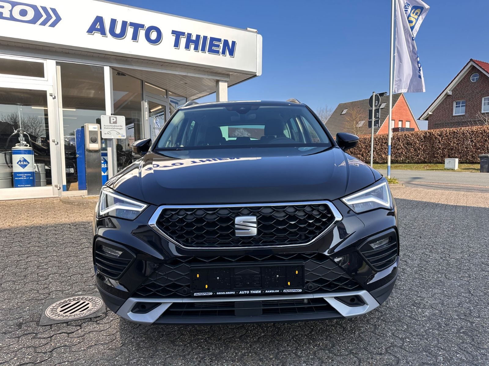 Fahrzeugabbildung SEAT Ateca 1.5 TSI Style DSG AHK/Navi/ACC/LED/SHZ/APP