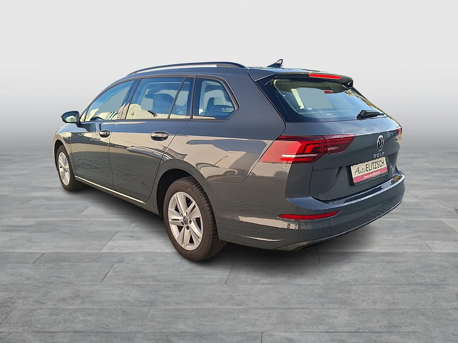 Fahrzeugabbildung Volkswagen Golf VIII Variant TSI Life LEDplus Navi AID ACC